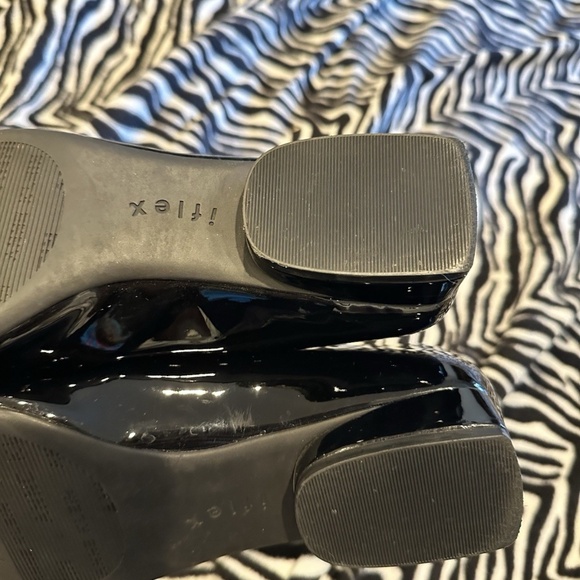 Anne Klein Cora Patent Leather Buckle Chain Detail Ballet Flats - Picture 4 of 6